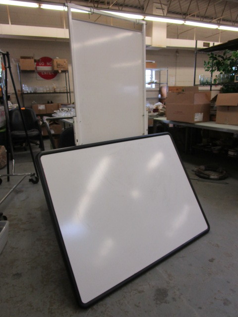 lot 362 image: CLASSROOM WHITEBOARD  ROLLING WHITEBOARDEASEL
