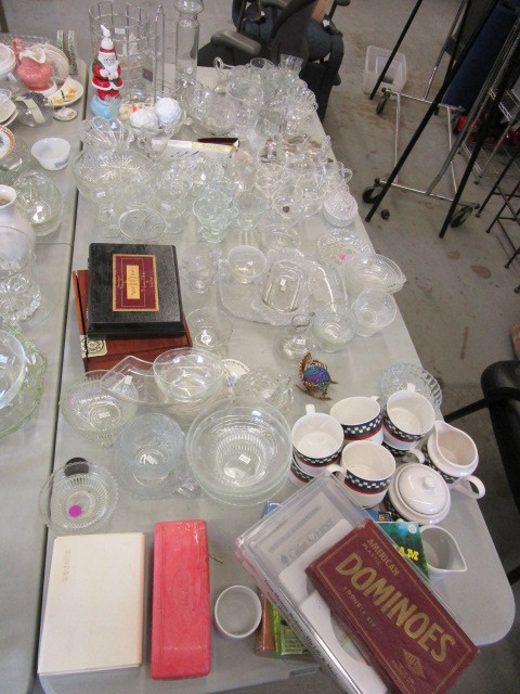 lot 364 image: ASSORTED GLASSWARE, FLATWARE & PORCELAIN