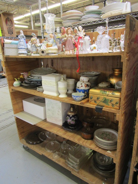 lot 372 image: ASSORTED PORCELAIN & GLASSWARE