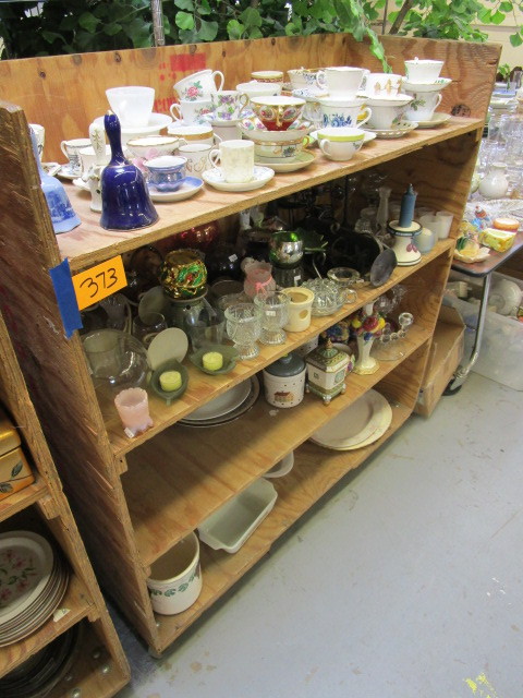 lot 373 image: ASSORTED PORCELAIN & GLASSWARE