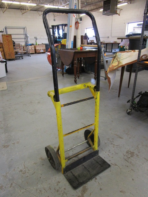 lot 374 image: HAND TRUCK