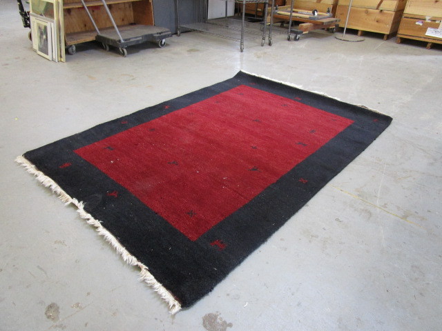 lot 379 image: KNIT RUG