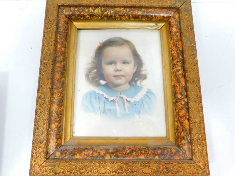 lot 29 image: 1930s pre-school girl photo in ornate frame