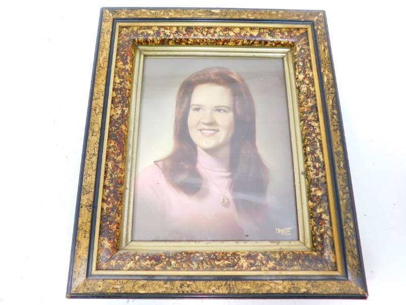 lot 30 image: 1930s high school photo in ornate frame