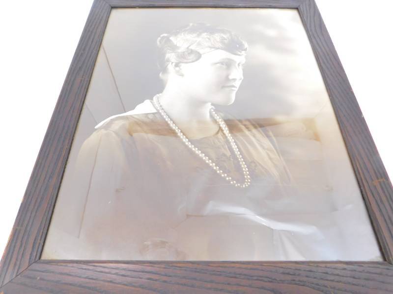 lot 22 image: Authentic 1919 Framed Flapper Girl Photograph