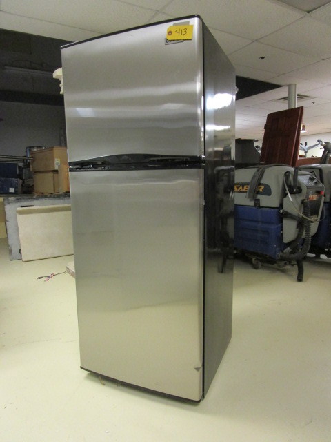 BRAND NEW STAINLESS STEEL REFRIGERATORFREEZER