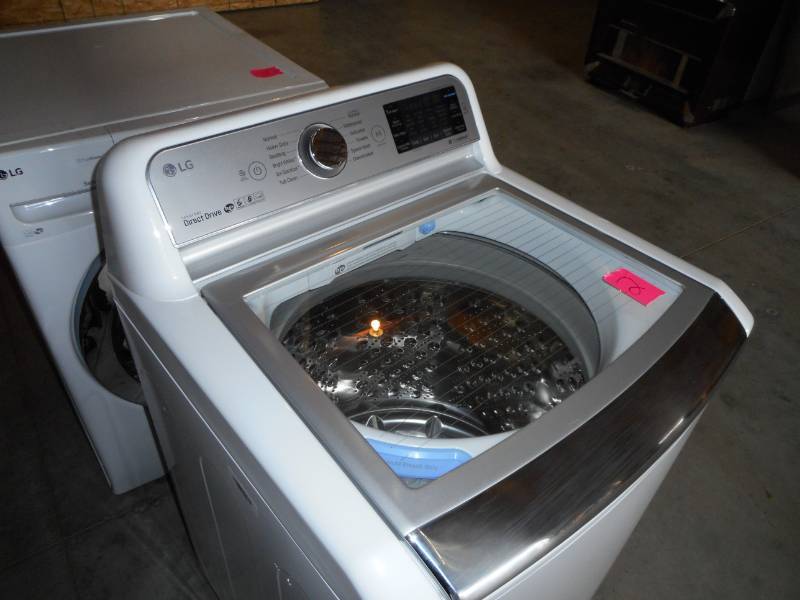 NEW ScratchDent 5.2 cu.ft. High Efficiency Top Load Washer with turbo wash in White.