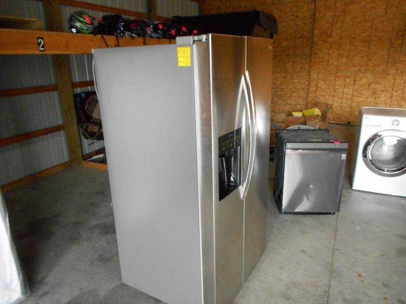 NEW ScratchDent LG 26.2 cu.ft. side-by-side Refrigerator in stainless steel