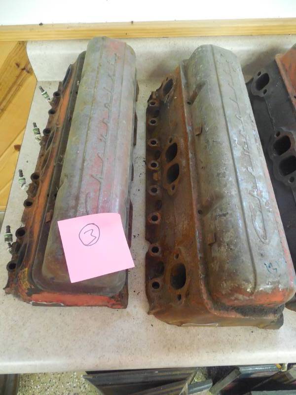 lot 3 image: MID 60S PAIR OF CHEVY CAMELBACK HEADS