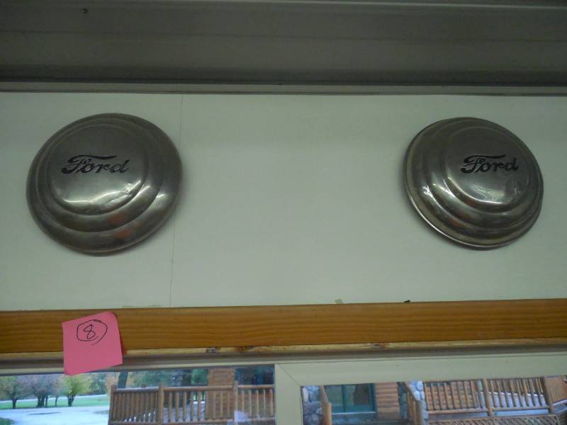 lot 8 image: 40S FORD HUB CAPS SET OF 2