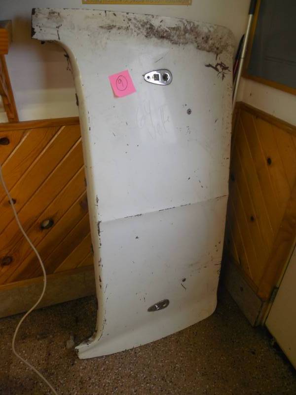 lot 9 image: 1963-67 CORVETTE ROADSTER DECK LID HATCH