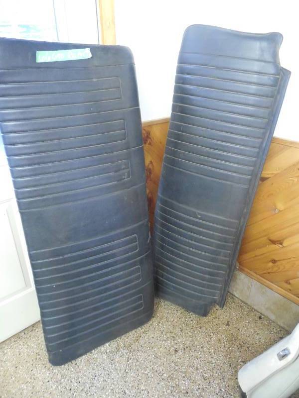 lot 16 image: 1966 GTO REAR SEAT BOTH PIECES - NO RIPS
