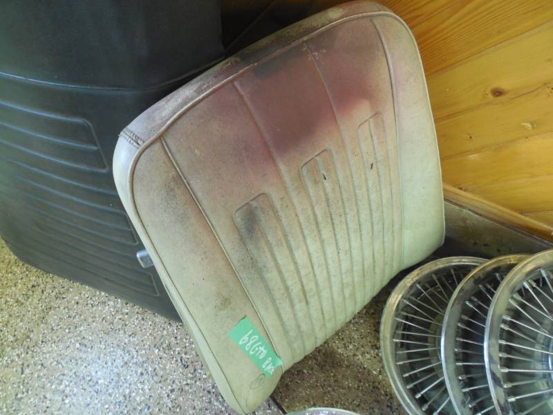 lot 17 image: 1968 GTO BUCKET SEAT BACK ONLY