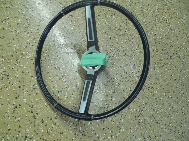 lot 21 image: 1966 OLDS STERRING WHEEL 442 OR CUTLASS