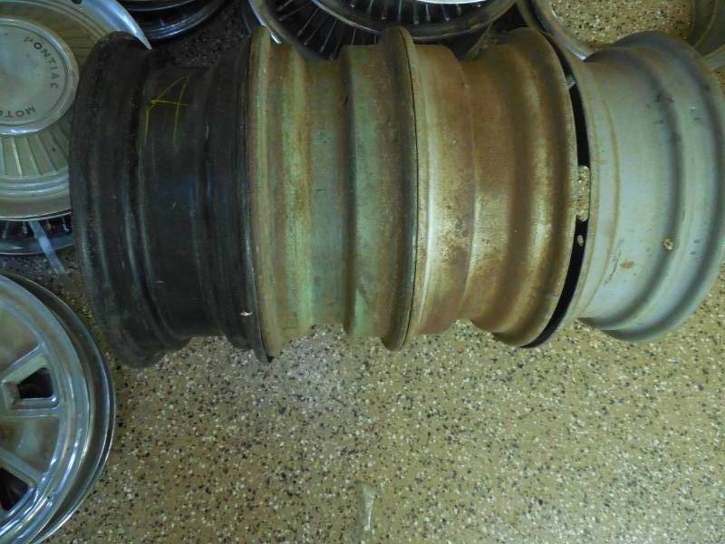 lot 34 image: (4) 15 STEEL 5 BOLT GM FACTORY RIMS