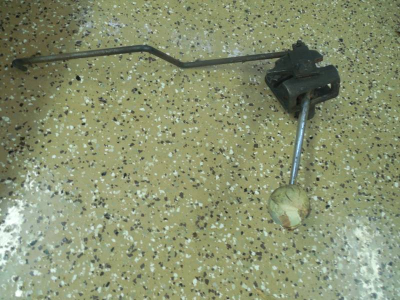 lot 35 image: 60S CORVETTE SHIFTER AUTOMATIC WITH LINKAGE
