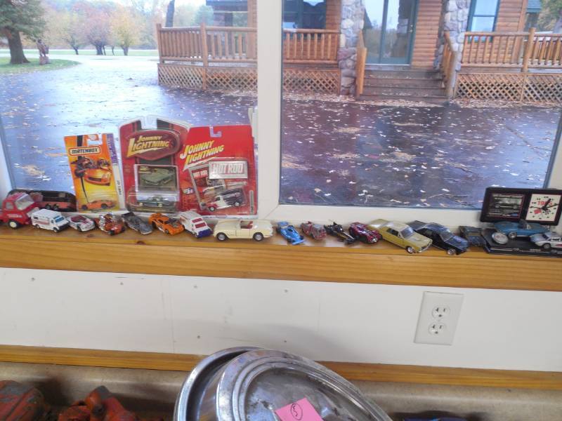 lot 40 image: HOT WHEELS COLLECTION