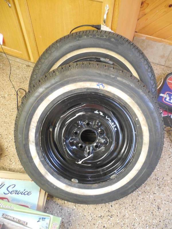 lot 43 image: PAIR OF 1962 CORVETTE WHEELS