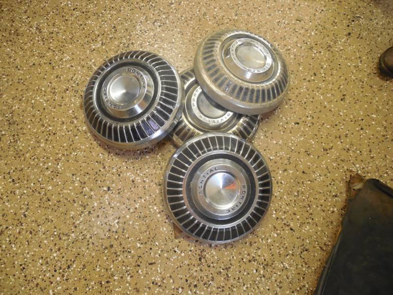 lot 55 image: LATE 60S DOG DISH HUB CAP SET OF 4