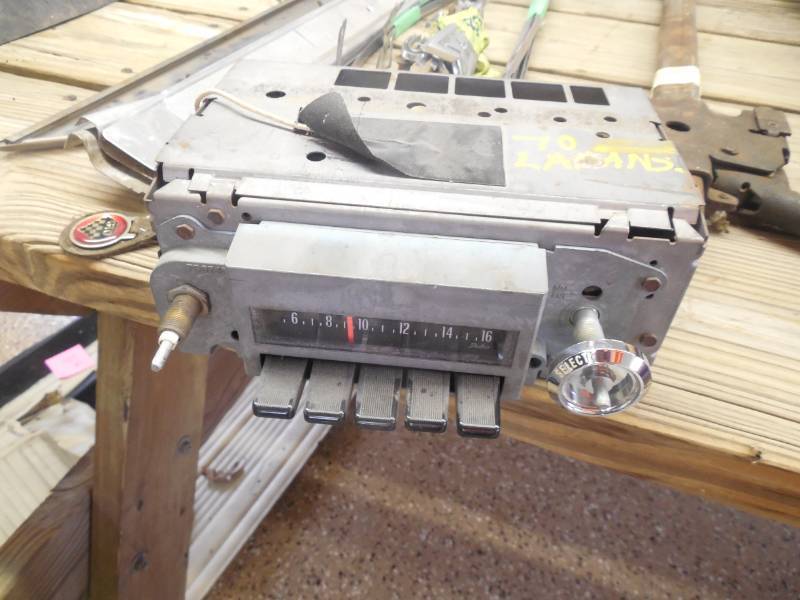 lot 71 image: 1970 GTO AM RADIO