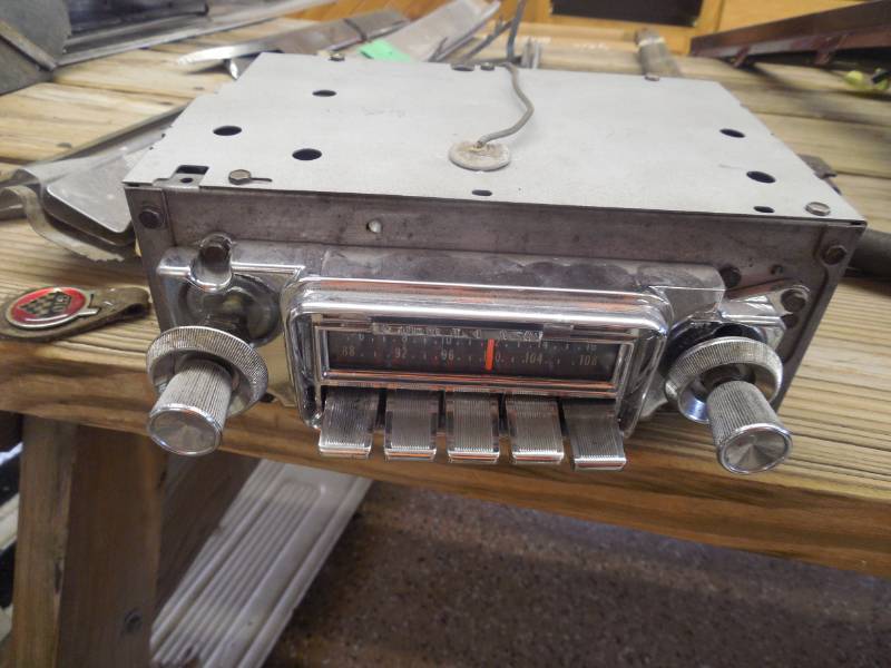 lot 72 image: 1965-67 PONTIAC GTO FACTORY AMFM RADIO - VERY RARE - BIG $$$ ITEM