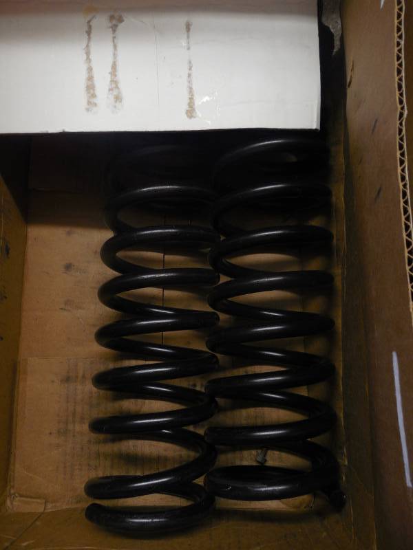 lot 90 image: 2 69 CHEVELLE COIL SPRINGS NEW
