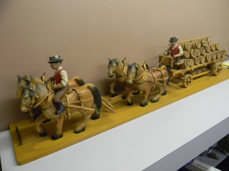 lot 1 image: RARE RARE RARE THESE ARE SELLING FOR $1500.00 - LOWENBRAU BEER WAGON MADE IN WEST GERMANY BY TOY MAKER STEHA - SEE PICTURES