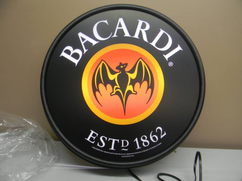 lot 4 image: NOS BACARDI BAT BAR LIGHT - IN BOX NEW CONDITION - APPROX 22 ROUND - SEE PICTURES