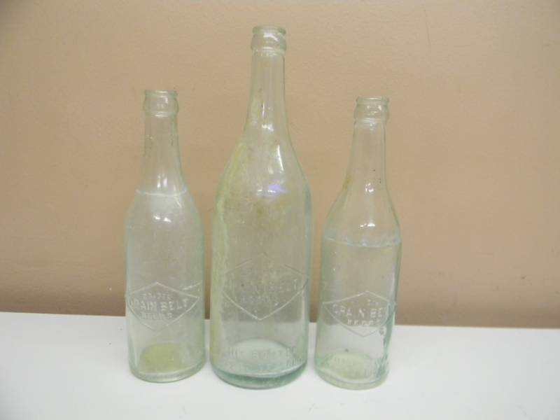 lot 20 image: 3 GRIAN BELT BEER MPLS. BREWING CO. PRE PROHIBITION BOTTLES - RARE & VERY COOL - SEE PICTURES