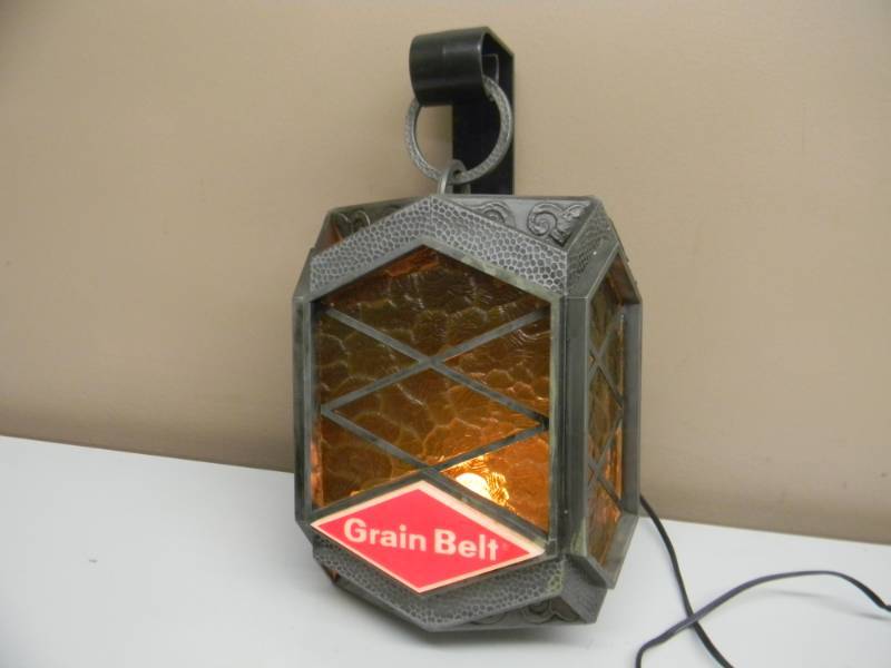 lot 32 image: VINTAGE GRAIN BELT BEER LIGHT - WORKS - SEE PICTURES