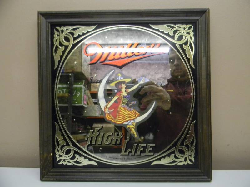 lot 62 image: VINTAGE MILLER HIGH LIFE LADY ON THE MOON 1979 BAR SIGNMIRROR - APPROX 15 BY 15 - SEE PICTURES