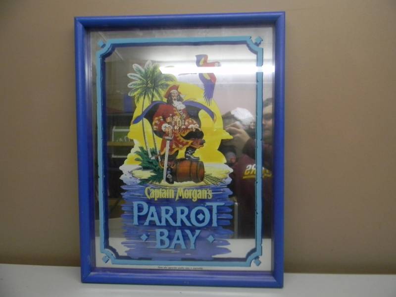 lot 82 image: RARE VINTAGE CAPTAIN MORGAN PAROT BAY SIGNMIRROR (BOX 3D FRAME AWESOME PIECE, RARE) - APPROX 20 BY 26 - SEE PICTURES
