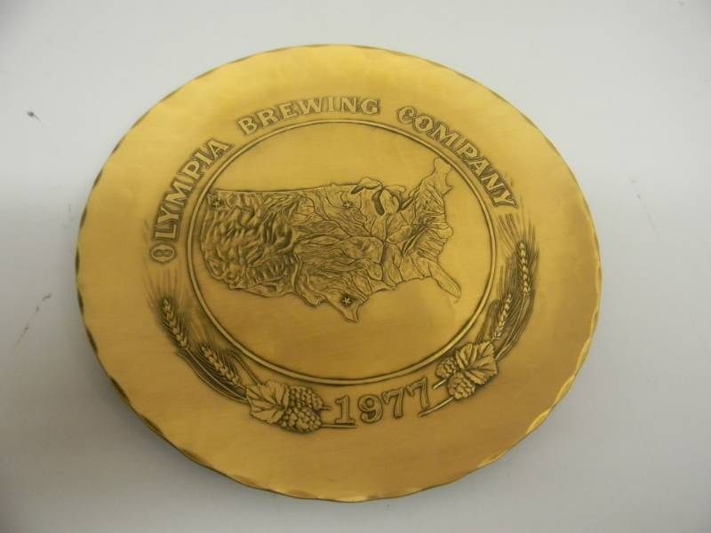 lot 86 image: RARE & VINTAGE 1977 HEAVY BRONZE OLYMPIA BREWING COMPANY WALL HANGING - SWEET PIECE - APPROX 9 ROUND - SEE PICTURES