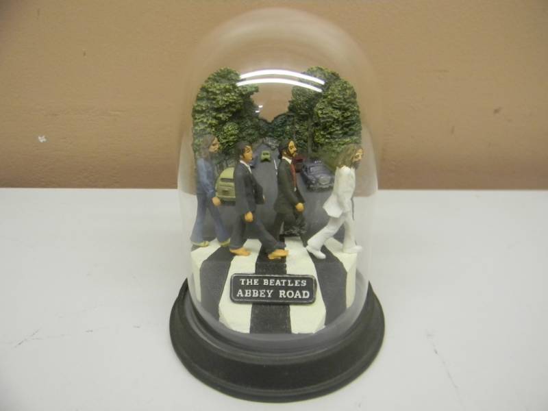 lot 103 image: The Beatles Franklin Mint ABBEY ROAD Limited Edition Music Box 1995 - AWESOME - SEE PICTURES