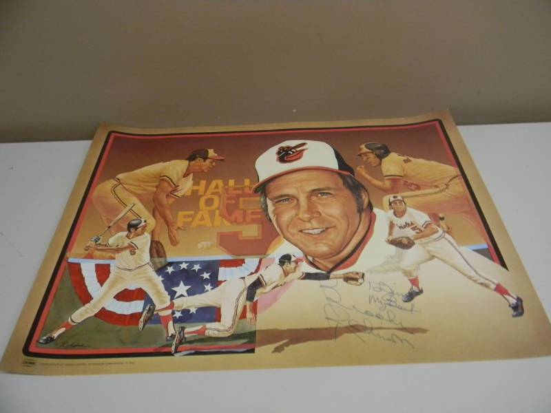 lot 122 image: VINTAGE 1983 CROWN CENTRAL PETROLEUM BROOKS ROBINSON SIGNED POSTER - NICE CONDITION FOR ITS AGE - APPROX 27 BY 20 - SEE PICTURES