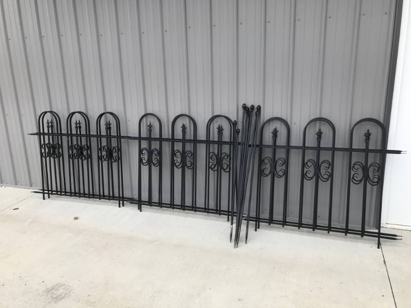 Metal Fencing 4 feet by 28 tall
