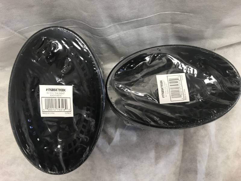 Lot of 24 Plastic Restaurant Oval Baskets