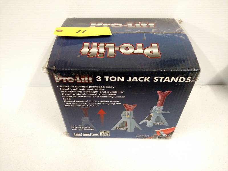 lot 11 image: 3 Ton Jack Stands...