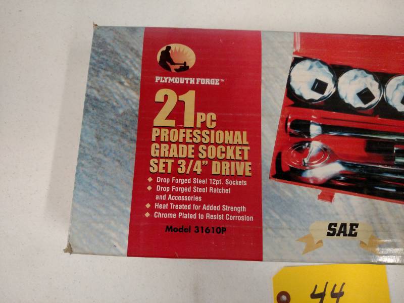 lot 44 image: 21 pc. 34 Ratchet Set...