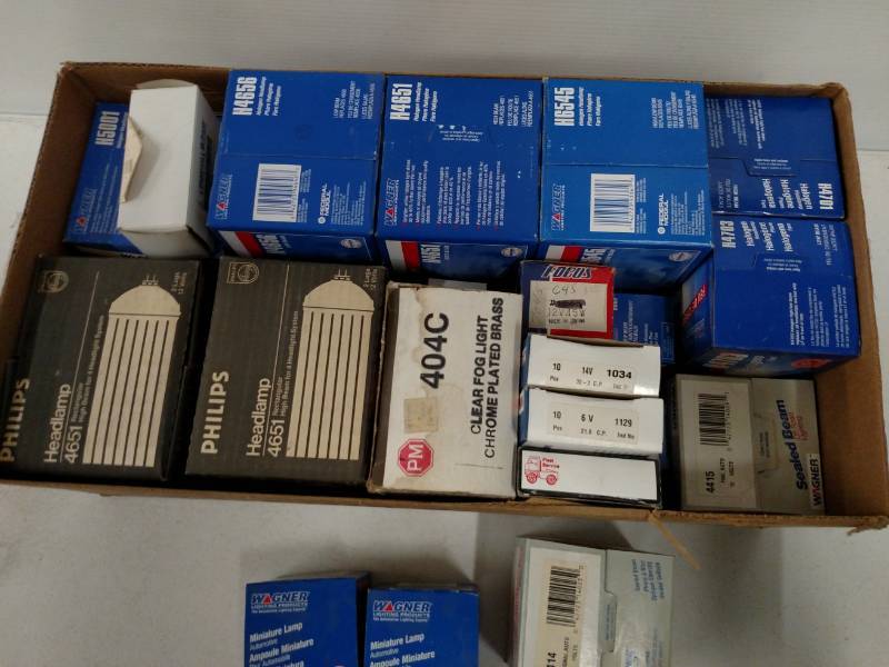 lot 302 image: Asstd Headlights & Bulbs...