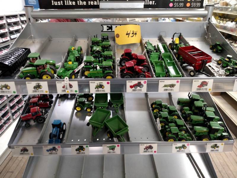 lot 434 image: Asstd Ertl Diecast Tractors & Wago...