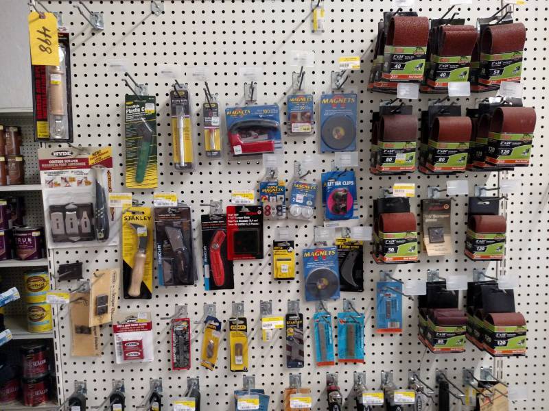 lot 498 image: Asstd Putty Knives, Sanding Belts,...