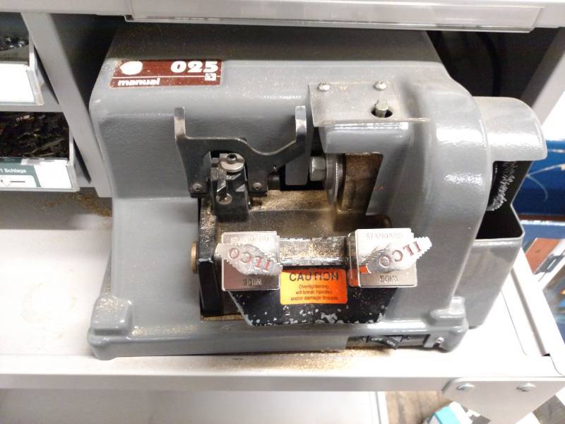 lot 502 image: ILCO 025 Key Cutting Machine with K...