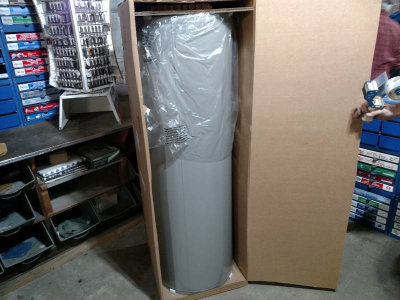 lot 529 image: Reliance 650DORT 55 Gallon Electric...