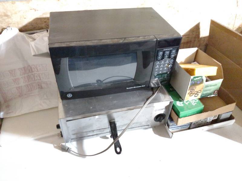 lot 547 image: Pizza Oven, Microwave, & Misc...