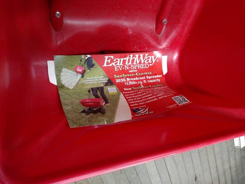 lot 560 image: Earthway Broadcast Spreader...