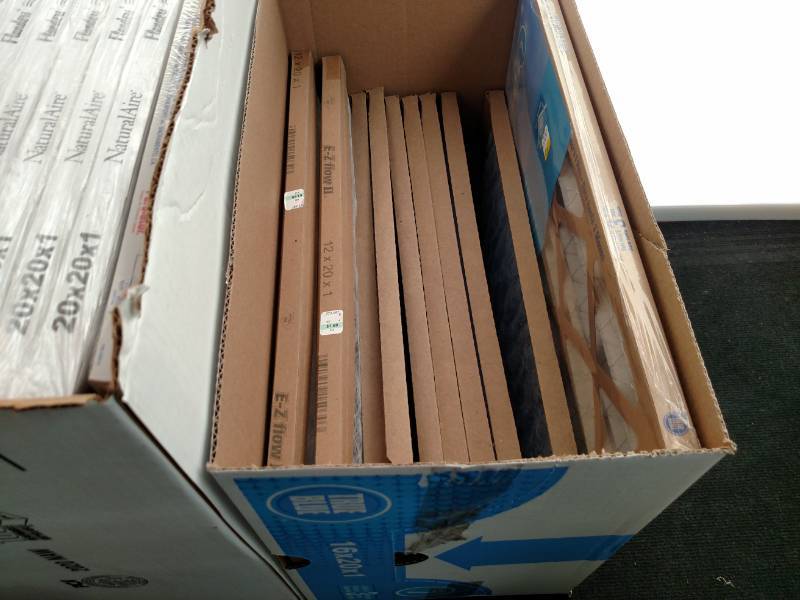lot 612 image: Asstd Furnace Filters...