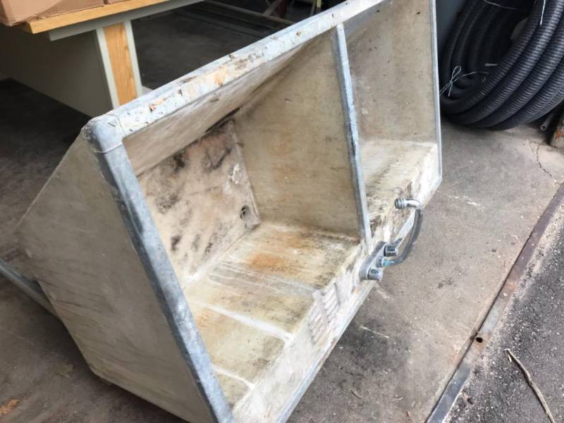 lot 616 image: Concrete Wash Sink