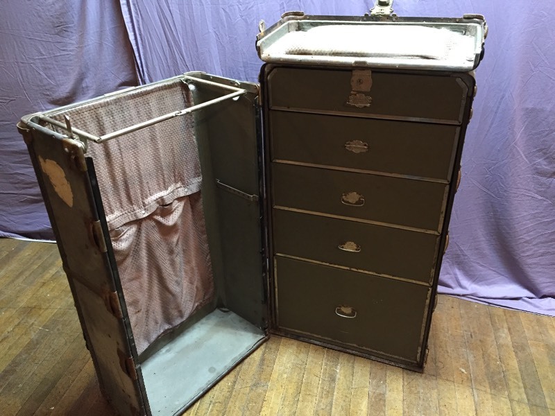 lot 102 image: Vintage Steamer Chest