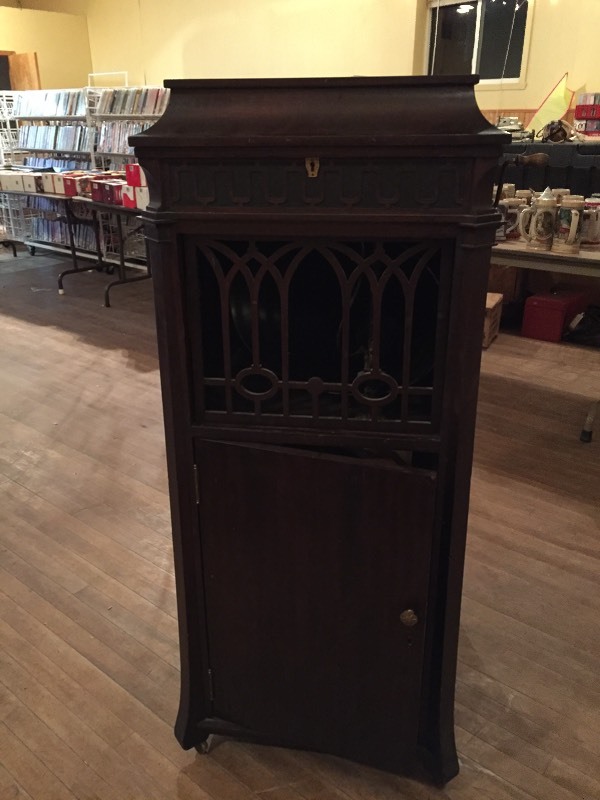 lot 106 image: Edison Phonograph Full of Records